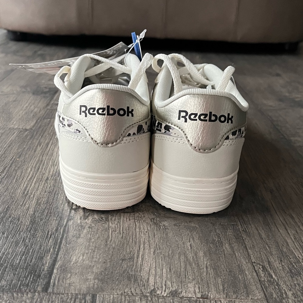NWT Reebok Classic Tennis Shoe Size 7 - Picture 4 of 7